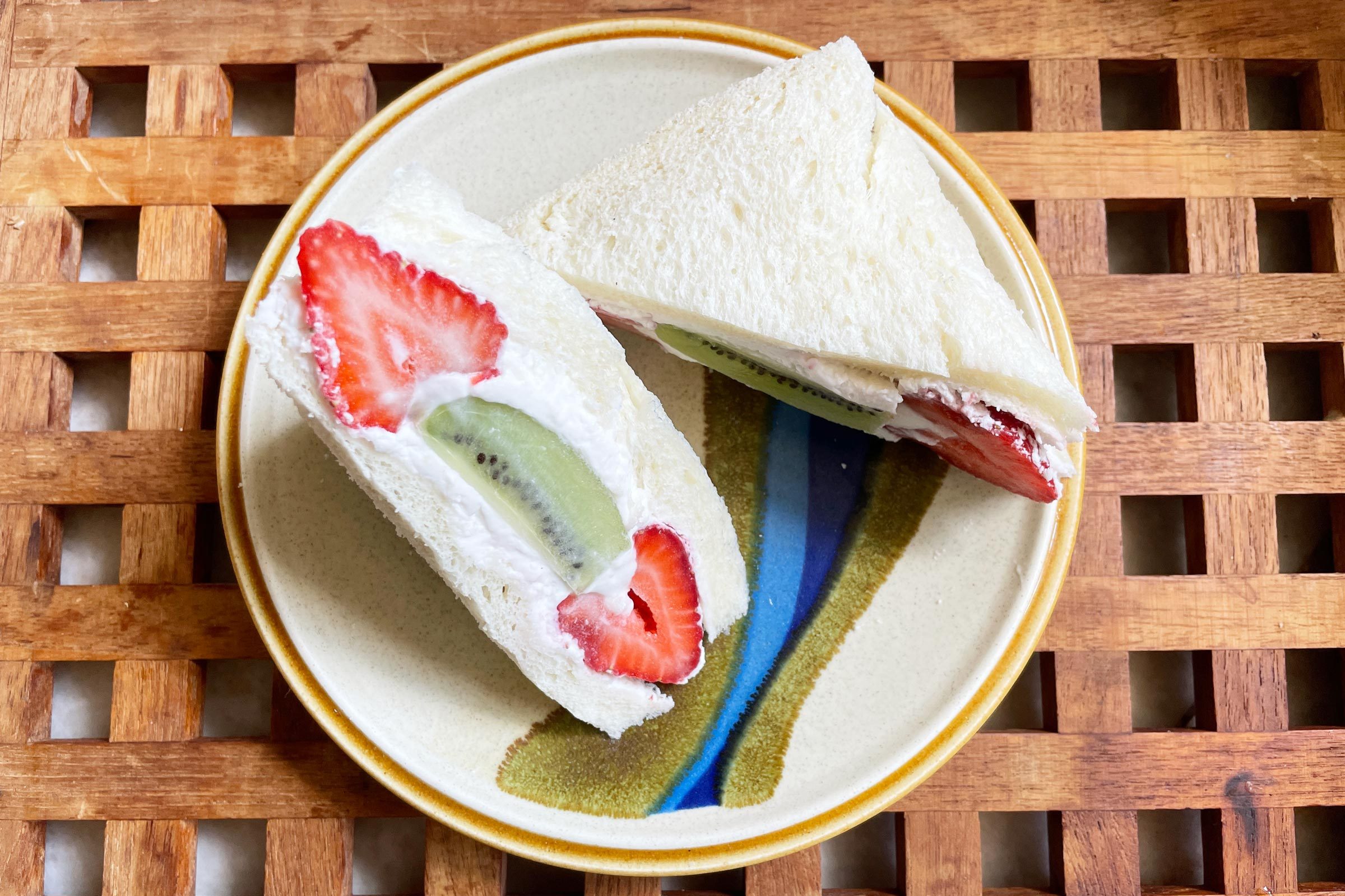 https://www.tasteofhome.com/wp-content/uploads/2022/08/Fruit-sandwich-fruitsando-FT-Megan-Barrie-for-TOH-JVedit.jpg