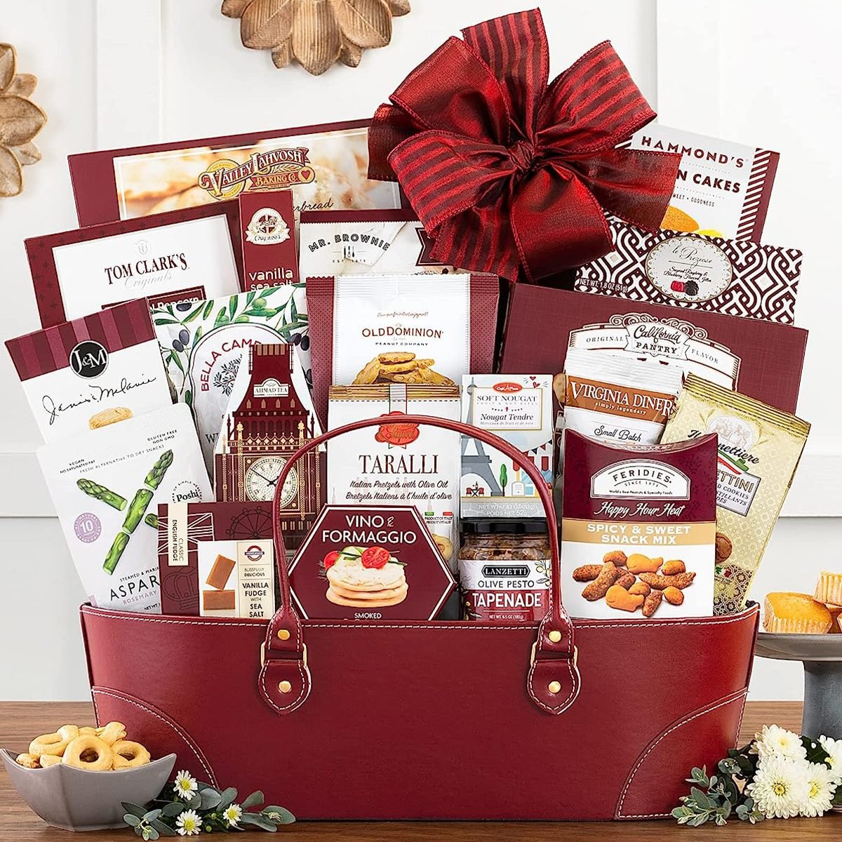 10 Best Friend Gift Baskets To Buy In 2023