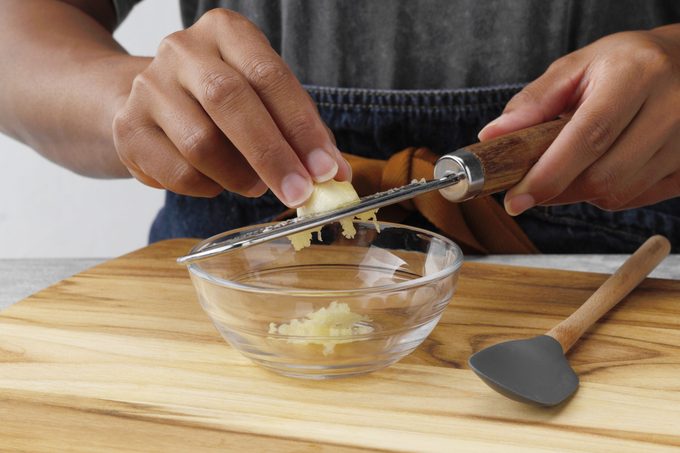 How To Mince Garlic Using A Fine Grater