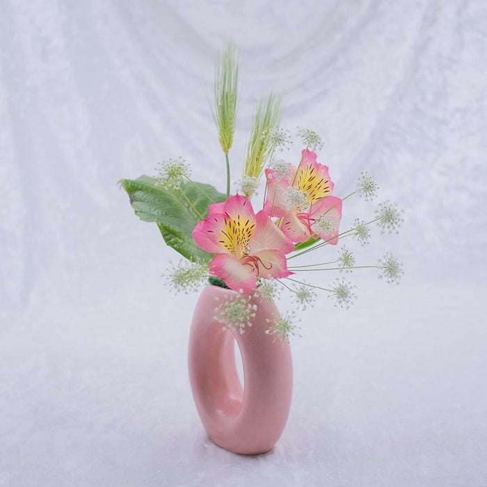 Minimalist Bouquet Arrangement Via Keiko Ikebana Instagram