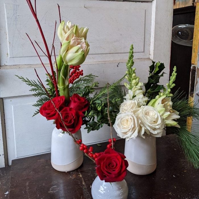 Red And White Bouquet Via Theredtwig Instagram