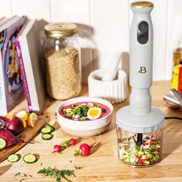 https://www.tasteofhome.com/wp-content/uploads/2022/10/Beautiful-Immersion-Blender-with-500ml-Chopper-and-700ml-Measuring-Cup-in-White-Icing-by-Drew-Barrymore_ecomm_via-walmart.com_.jpg?fit=700%2C700