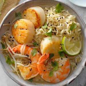 Easy Shrimp and Scallops Ramen Soup