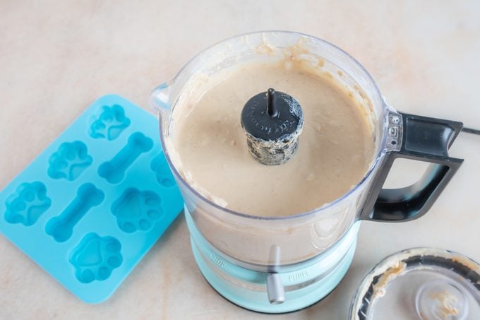 Frozen Dog Treats smoothie in a blender