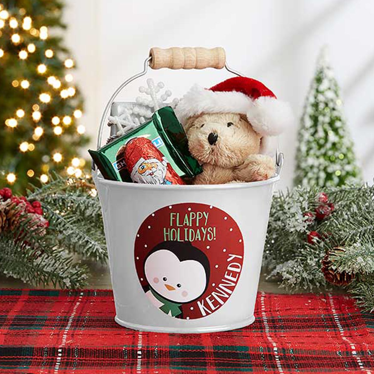 https://www.tasteofhome.com/wp-content/uploads/2022/12/Holly-Jolly-Characters-Basket_ecomm_via-personalizationmall.com_.jpg?fit=700%2C700