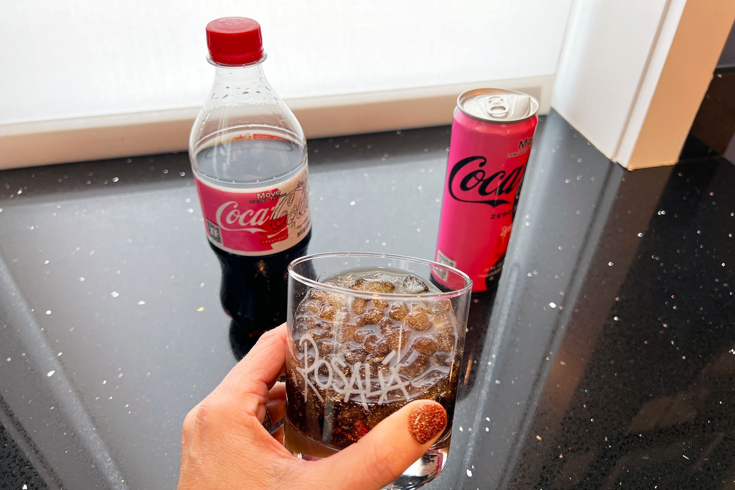 Why does coke taste better in glass? - Friends of Glass