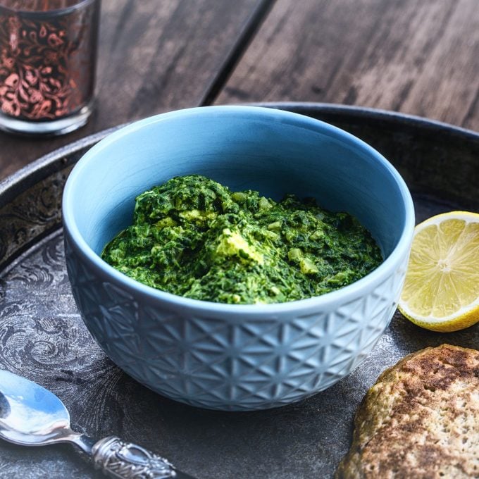 saag In a blue bowl