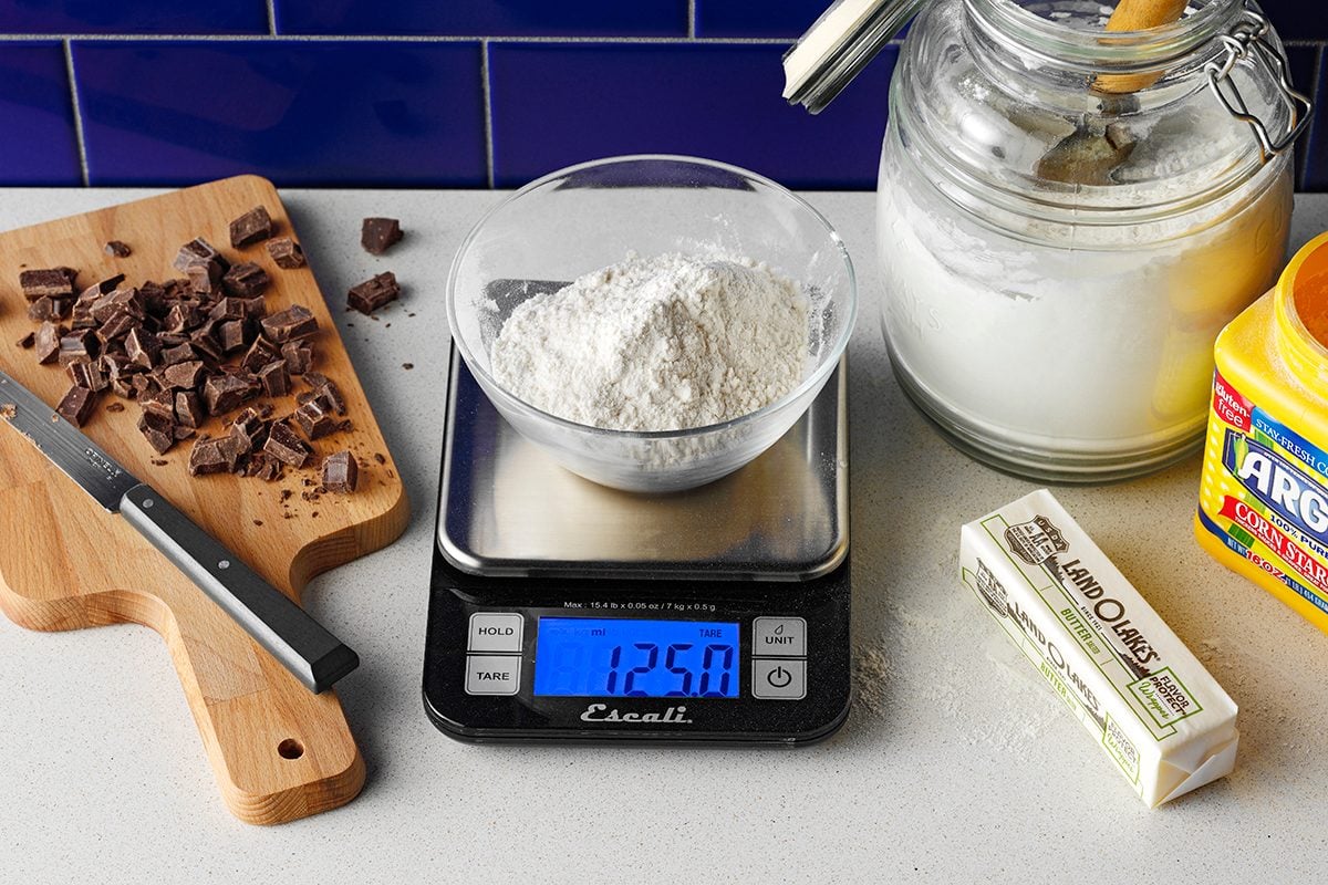 How to Use a Food Scale for Baking - Cooking With a Kitchen Scale Tips