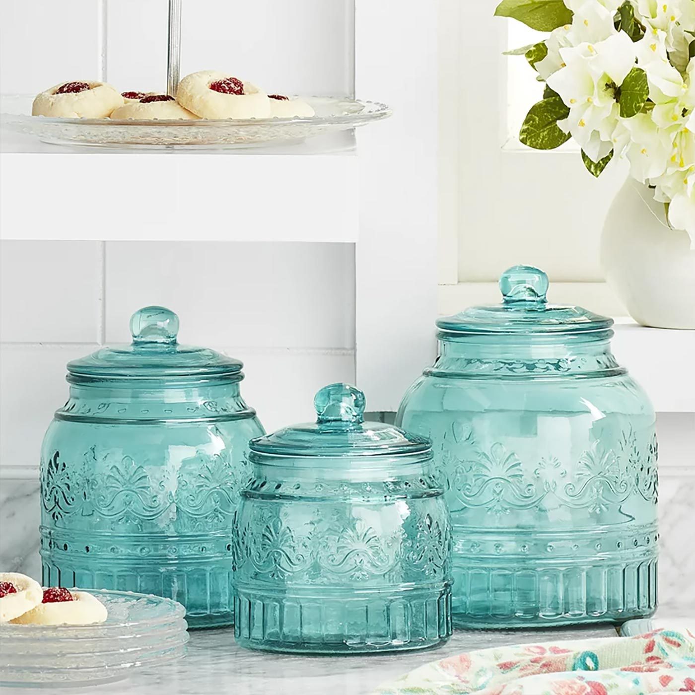 https://www.tasteofhome.com/wp-content/uploads/2023/03/16-Pretty-Products-from-The-Pioneer-Woman-That-Double-as-Easter-Decor_FT_via-walmart.com_.jpg
