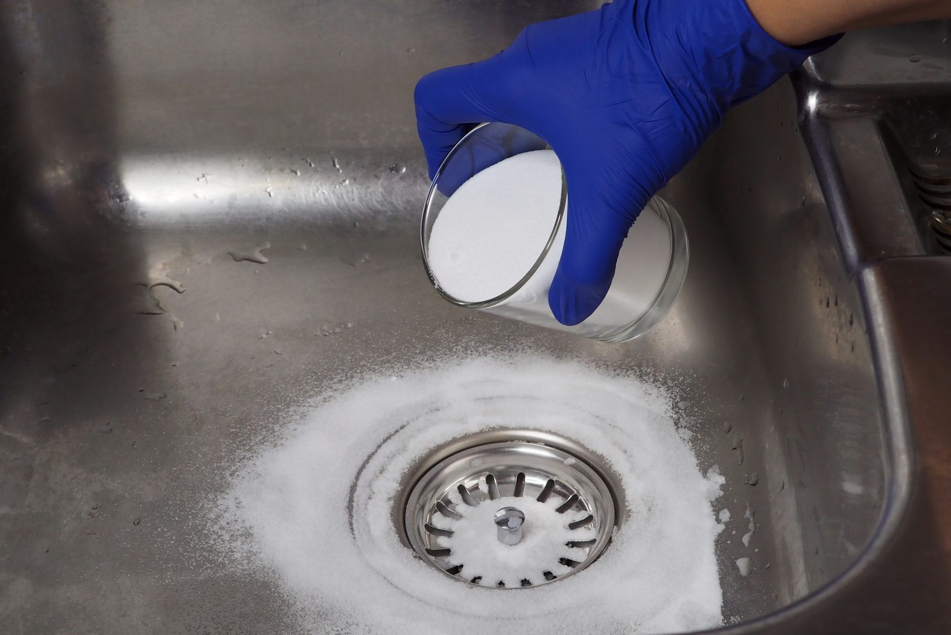 10 Quick Ways to Clean a Kitchen Sink Drain  Baking powder for cleaning,  Baking powder uses, Baking soda cleaning