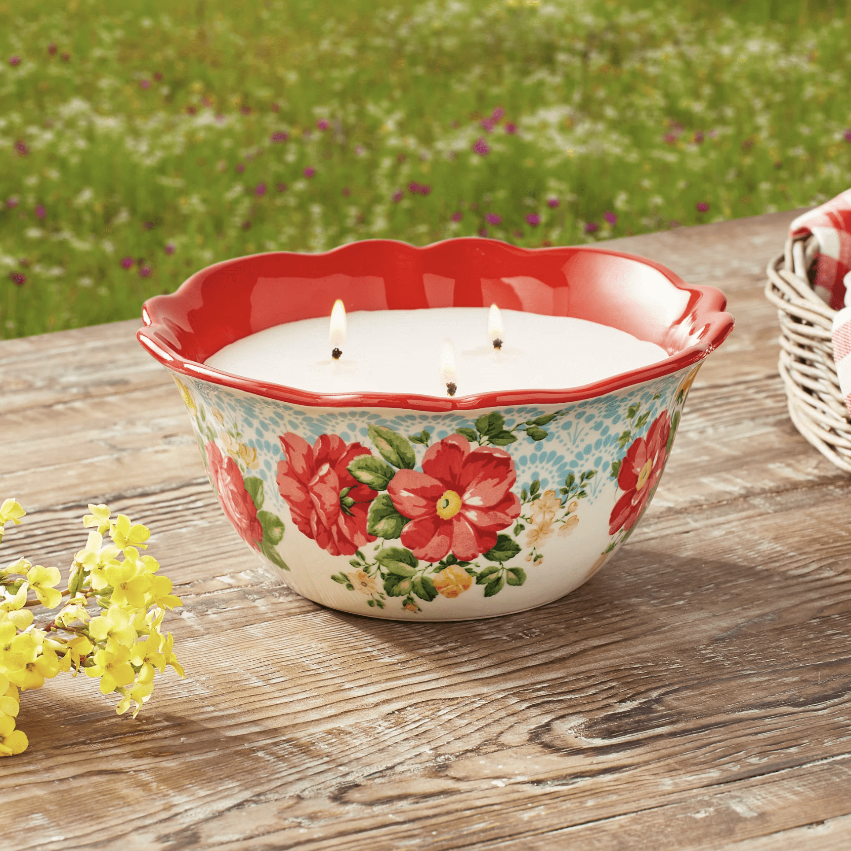 https://www.tasteofhome.com/wp-content/uploads/2023/04/pioneer-woman-outdoor-candle-ecomm-via-walmart-e1681391753363.png?fit=700%2C700