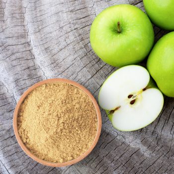 Apple pectin fiber powder and fresh green apple