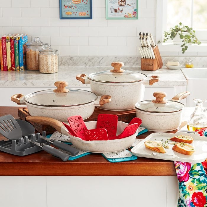 The 6 Best Items from the Pioneer Woman Cookware Collection