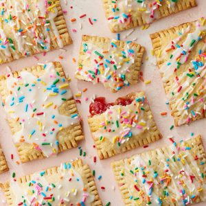 Homemade Frosted Strawberry Pop-Tarts