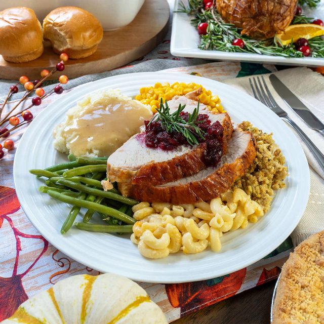 Costco Family Thanksgiving Dinner Plate Via Merchant