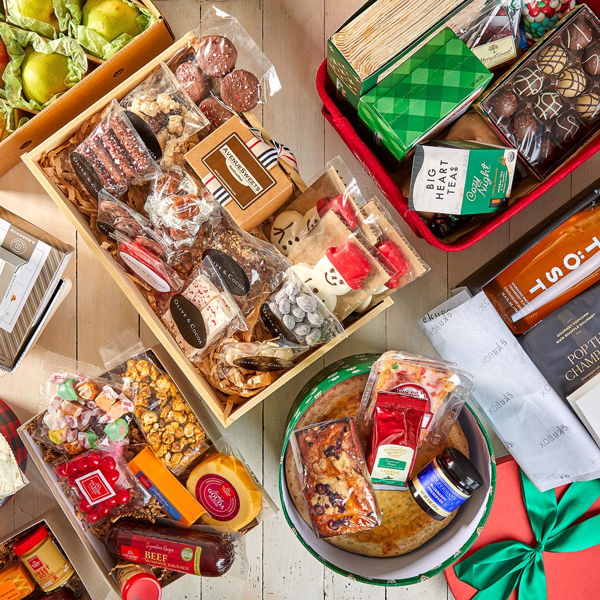 27 Best Christmas Gift Baskets Everyone Will Love [2023]