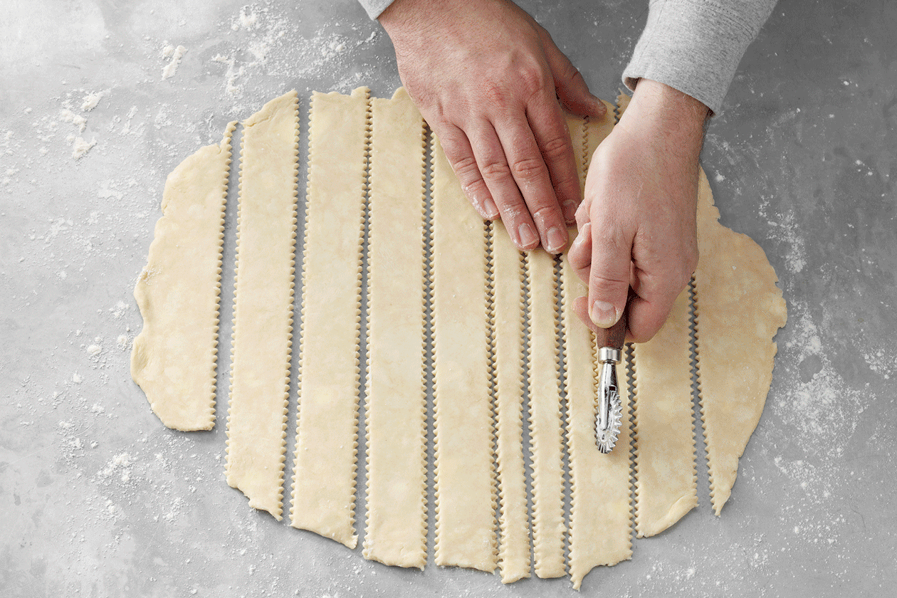 Creating lattice top and covering the pie