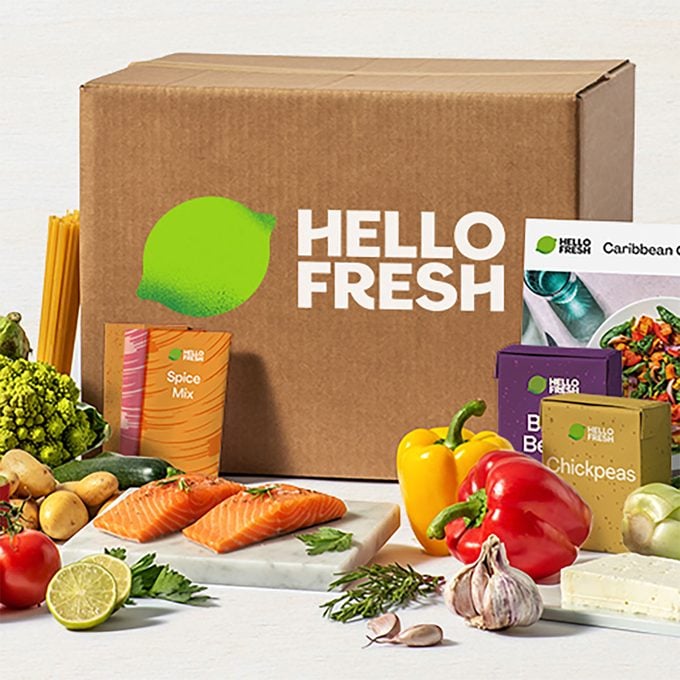 Hellofresh box with Vegetables lying next to it