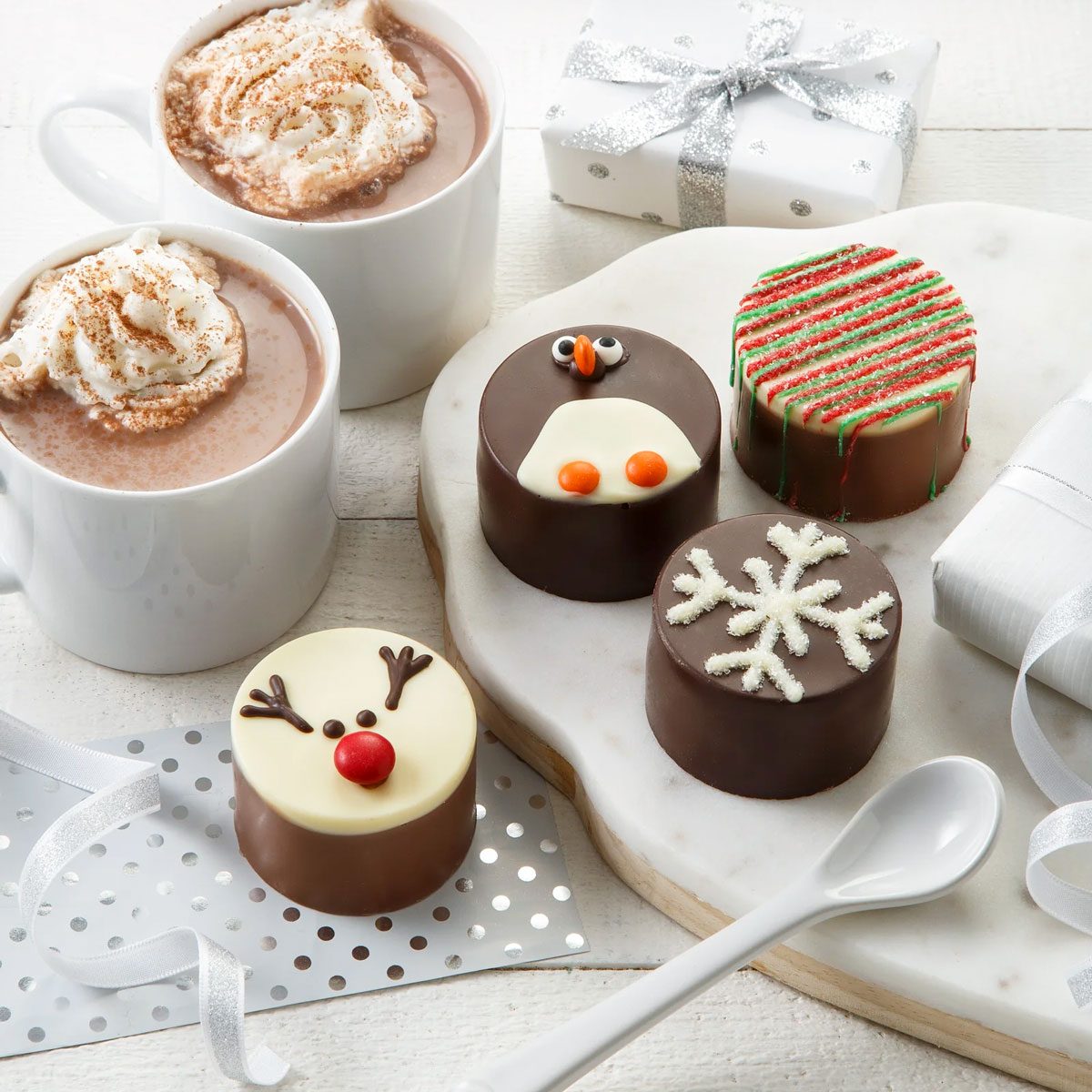 Christmas Meltaway Hot Chocolate Toppers Gift by Chocolate Works, Similar  to Hot Cocoa Bombs, Luxury Belgian Milk Chocolate with Marshmallows