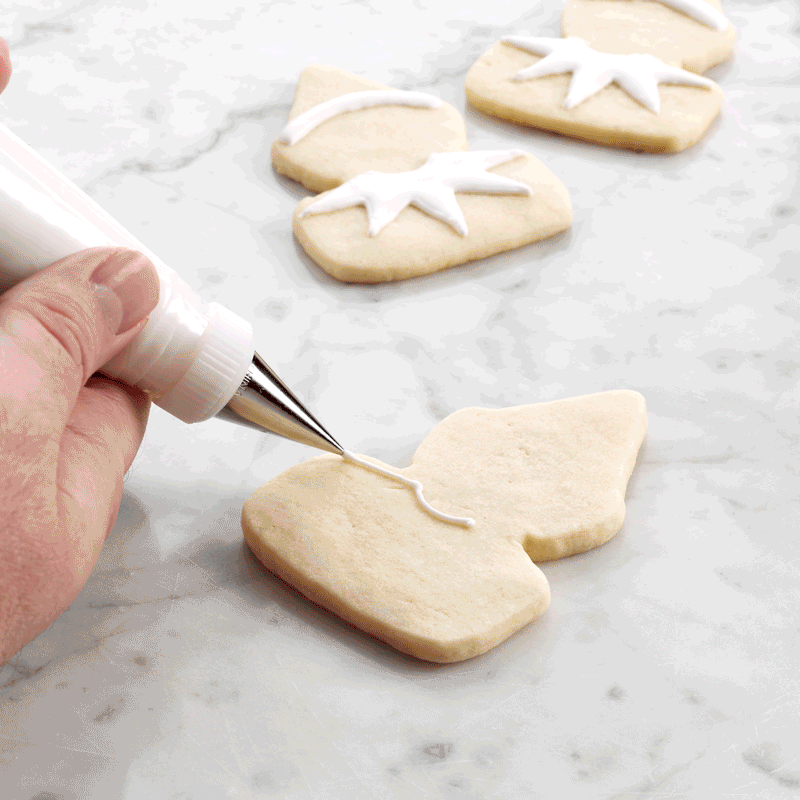 santa elf cookie icing step 1 gif
