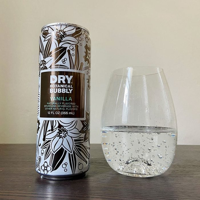 Dry Soda can and drink in glass
