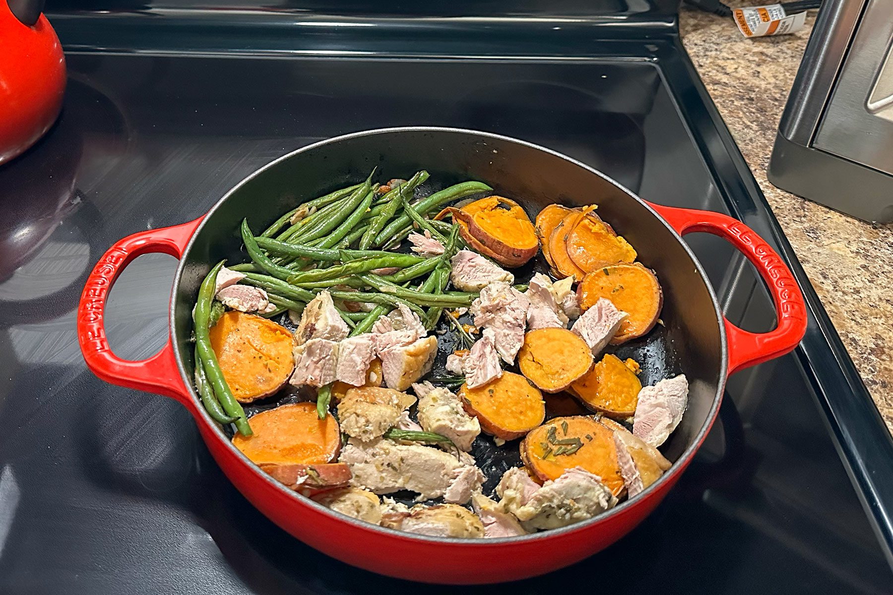Le Creuset Signature Thyme Everyday Pan + Reviews