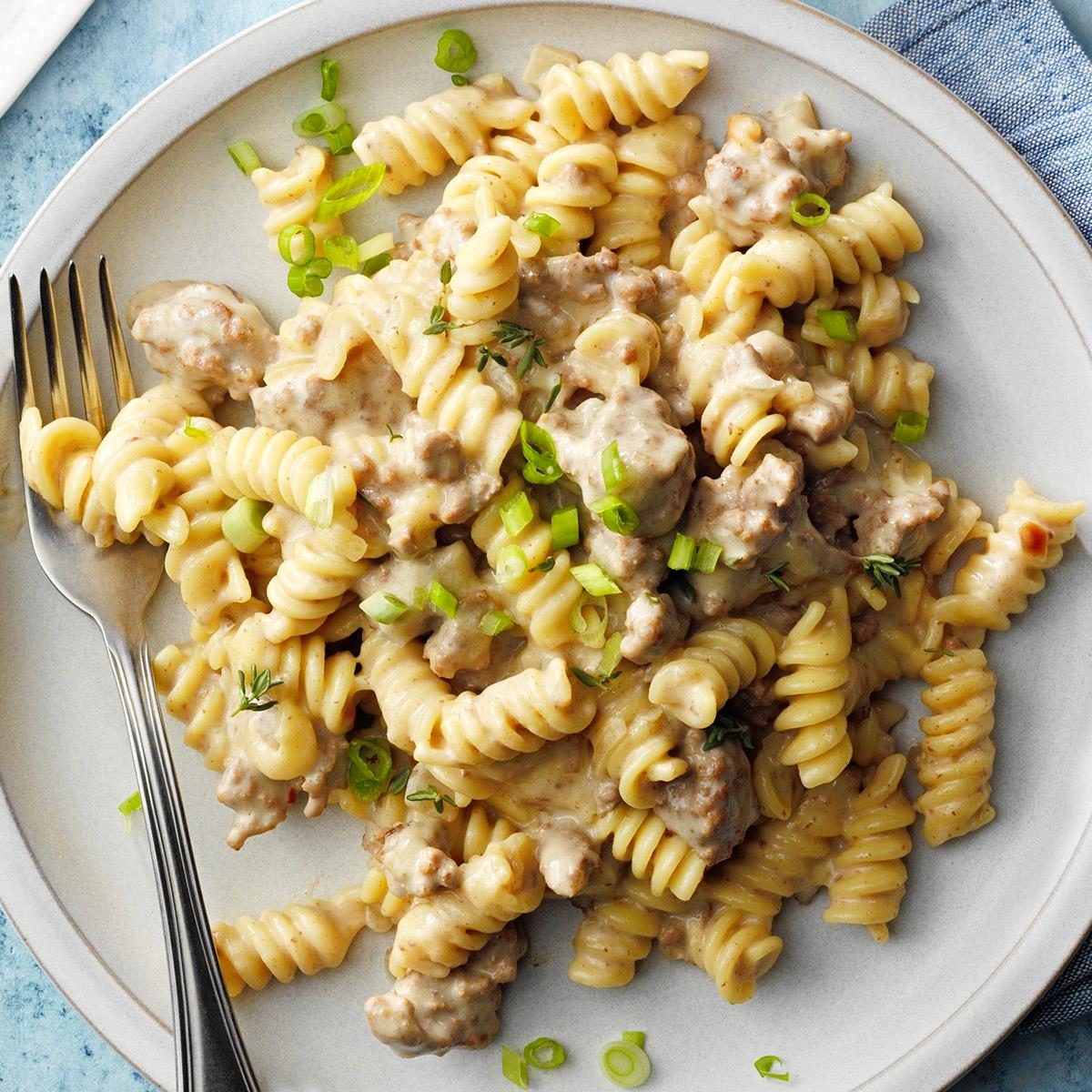 Creamy Beef And Onion Pasta Exps Rc22 270536 P2 Md 12 13 5b