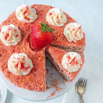 How To Make Strawberry Crunch Cake Recipe Molly Allen For Taste Of Home Dsc2696 Yvedit A