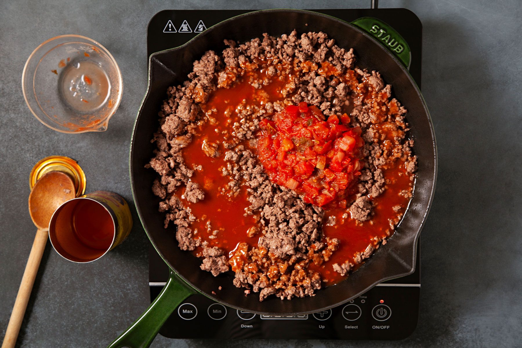 cook the ground beef sauce and salsa in a large skillet 