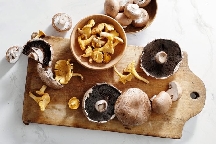 different types of mushrooms o a cutting board