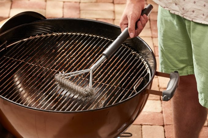 How To Clean Your Gas Or Charcoal Grill After A Long Winter Rdd23 Segrill Ks 06 22 001