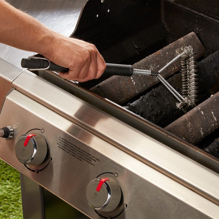How To Clean Your Gas Or Charcoal Grill After A Long Winter Rdd23 Segrill Ks 06 22 005