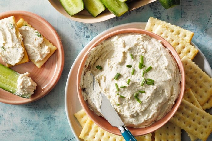 Clam Dip served with crackers on side