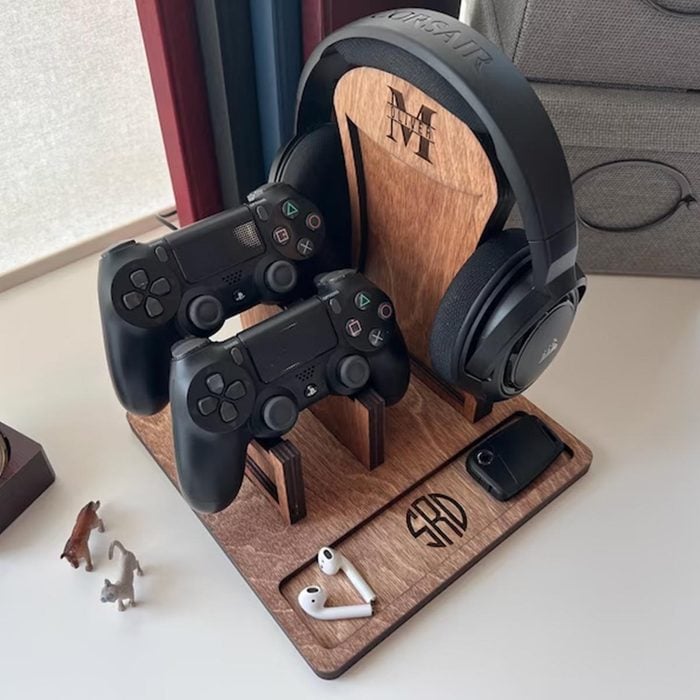 Personalized Controller Stand