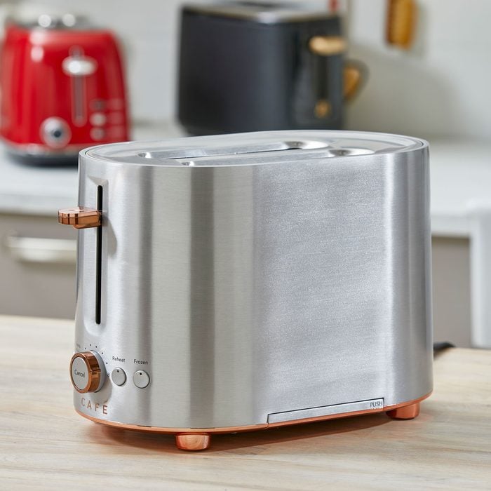 Café Express Toaster on Wooden Kitchen Countertop