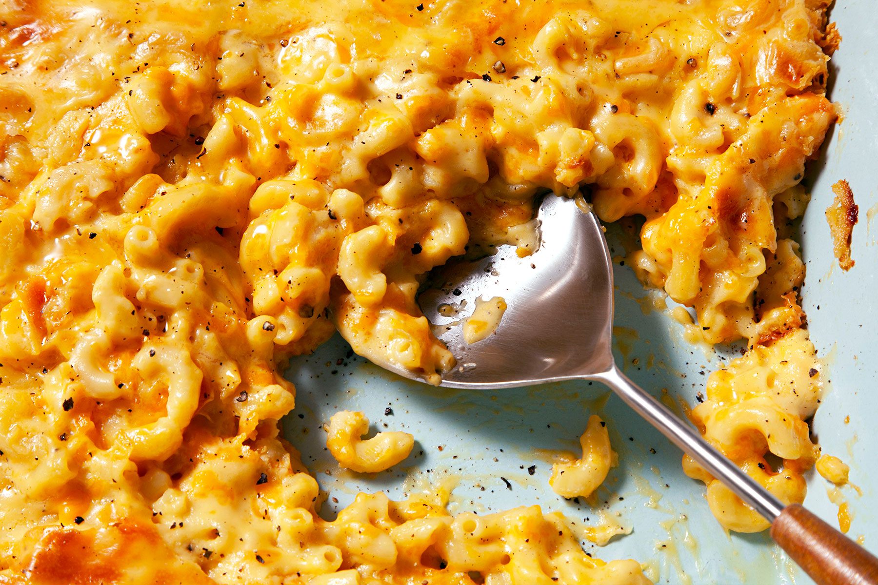 Picking up Creamy Macaroni And Cheese with spoon