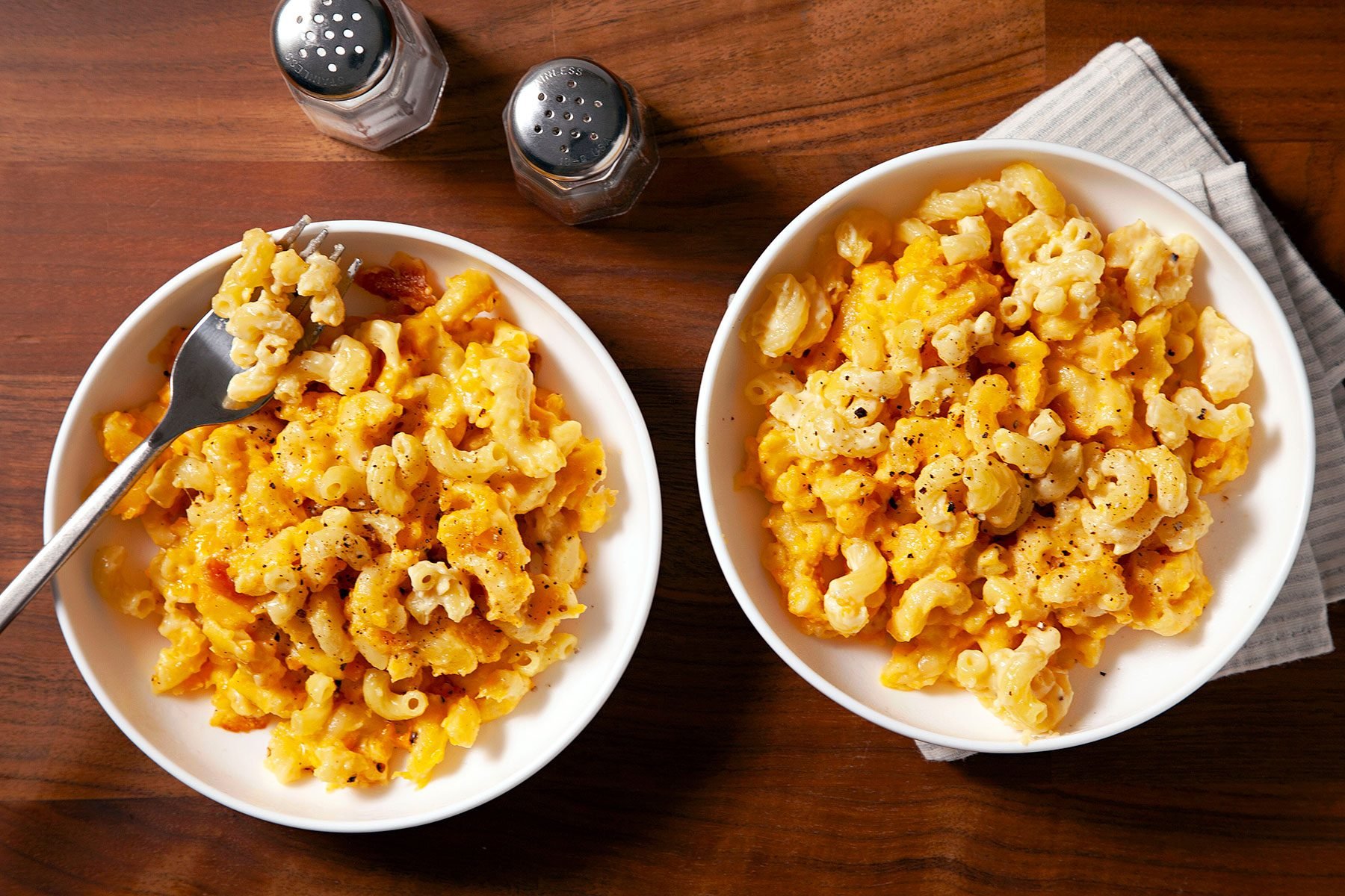 Creamy Macaroni And Cheese served in bowls with forks 
